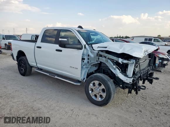 ✅ 2024 Ram 2500 Big Horn • VIN: 3C6UR5DJ0RG406206 • Lot: 85099375. Wystawiony na Copart z przebiegiem 10 138 mil. Bezpłatny archiwum sprzedaży aukcyjnych z USA i szczegółowy raport historii pojazdu na DreamBid. Zdjęcie 4.