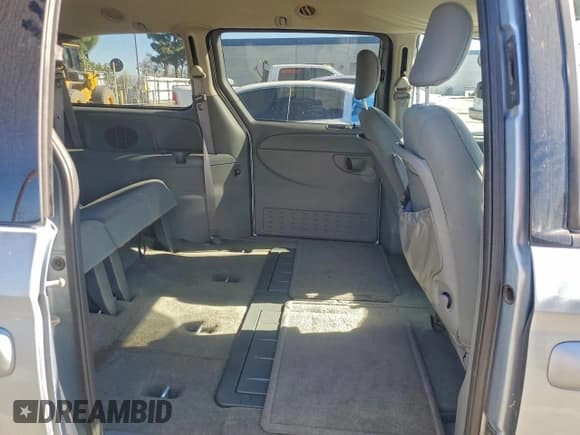 ✅ 2005 Chrysler Town & Country LX • VIN: 2C4GP44R45R227733 • Lot: 96357985. Listed on Copart with 63,790 mi. Free auction sales archive from the USA and detailed vehicle history report at DreamBid. Image 11.