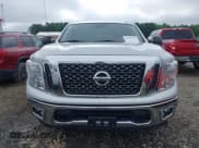 ✅ 2017 Nissan Titan SV • VIN: 1N6AA1C50HN562801 • Lot: 42702143. Wystawiony na IAAI z przebiegiem 90 233 mil. Bezpłatny archiwum sprzedaży aukcyjnych z USA i szczegółowy raport historii pojazdu na DreamBid. Zdjęcie 12.