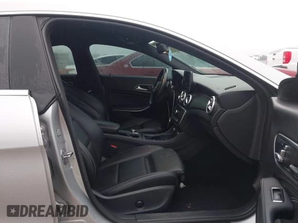 ✅ 2019 Mercedes-Benz CLA 250 • VIN: WDDSJ4EB5KN740274 • Лот: 43871829. Опубликован ранее на IAAI с пробегом 79 722 миль. Бесплатный доступ к архиву аукционных продаж из США и подробный отчёт об истории автомобиля на DreamBid. Изображение 5.