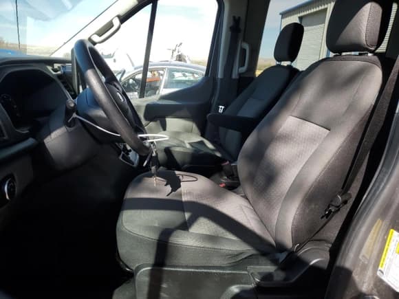 ✅ 2024 Ford Transit Passenger XL • VIN: 1FBAX2C86RKA48847 • Lot: 49549965. Listed on Copart with 25,803 mi. Free auction sales archive from the USA and detailed vehicle history report at DreamBid. Image 7.