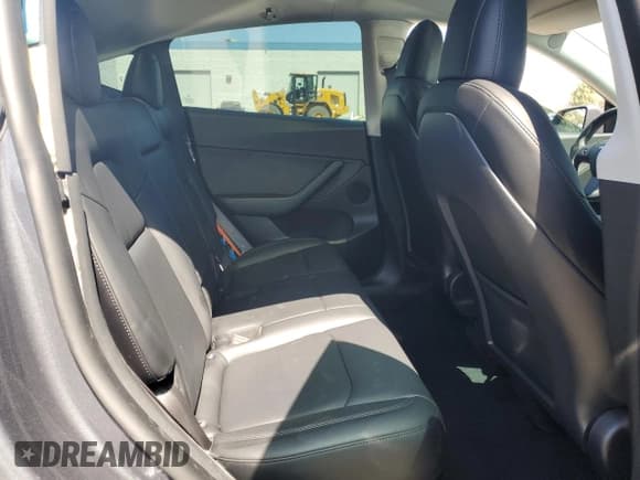 ✅ 2022 Tesla Model Y Long Range • VIN: 7SAYGDEE3NF507044 • Lot: 57560425. Wystawiony na Copart z przebiegiem 46 853 mil. Bezpłatny archiwum sprzedaży aukcyjnych z USA i szczegółowy raport historii pojazdu na DreamBid. Zdjęcie 11.