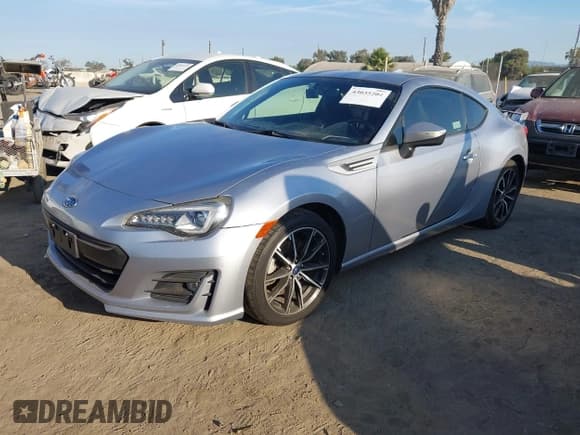 ✅ 2018 Subaru BRZ Limited • VIN: JF1ZCAC11J9601560 • Лот: 43035204. Опубликован ранее на IAAI с пробегом 116 826 миль. Бесплатный доступ к архиву аукционных продаж из США и подробный отчёт об истории автомобиля на DreamBid. Изображение 17.