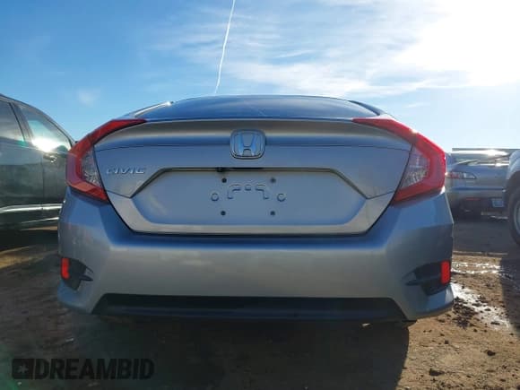 ✅ 2016 Honda Civic LX • VIN: 19XFC2F50GE069367 • Lot: 43590874. Wystawiony na IAAI z przebiegiem 52 701 mil. Bezpłatny archiwum sprzedaży aukcyjnych z USA i szczegółowy raport historii pojazdu na DreamBid. Zdjęcie 16.