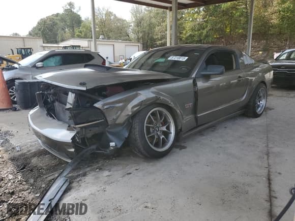 ✅ 2005 Ford Mustang GT Deluxe • VIN: 1ZVHT82H055109321 • Лот: 87310015. Опубликован ранее на Copart с пробегом Не указан. Бесплатный доступ к архиву аукционных продаж из США и подробный отчёт об истории автомобиля на DreamBid. Изображение 1.