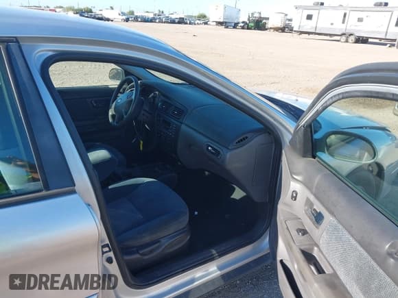 ✅ 2000 Ford Taurus SES • VIN: 1FAFP55UXYA240229 • Лот: 43231847. Опубликован ранее на IAAI с пробегом 114 662 миль. Бесплатный доступ к архиву аукционных продаж из США и подробный отчёт об истории автомобиля на DreamBid. Изображение 5.