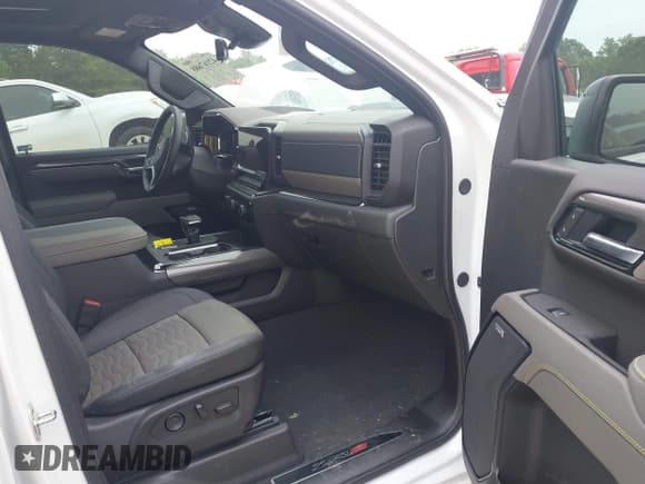 ✅ 2025 Chevrolet Silverado 1500 ZR2 • VIN: 3GCUKHEL1SG170864 • Лот: 42167688. Опубликован ранее на IAAI с пробегом 1 296 миль. Бесплатный доступ к архиву аукционных продаж из США и подробный отчёт об истории автомобиля на DreamBid. Изображение 5.