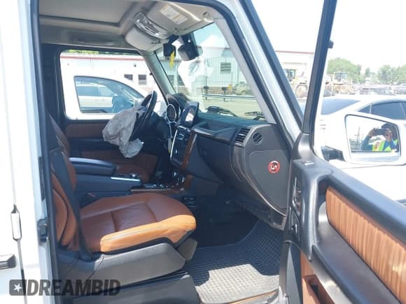 ✅ 2018 Mercedes-Benz G • VIN: WDCYC3KH1JX294493 • Lot: 42166199. Listed on IAAI with 66,597 mi. Free auction sales archive from the USA and detailed vehicle history report at DreamBid. Image 5.