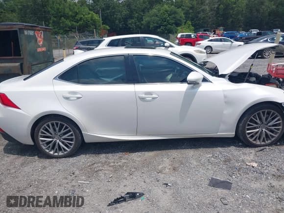 ✅ 2017 Lexus IS 200t • VIN: JTHBA1D25H5053863 • Lot: 42704166. Wystawiony na IAAI z przebiegiem 64 570 mil. Bezpłatny archiwum sprzedaży aukcyjnych z USA i szczegółowy raport historii pojazdu na DreamBid. Zdjęcie 13.