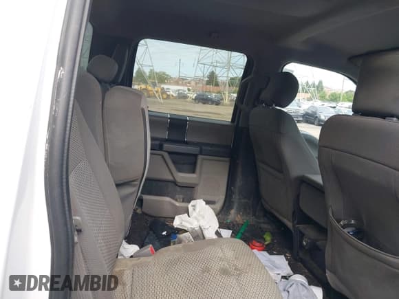 ✅ 2017 Ford F-150 XL • VIN: 1FTEW1E82HFB46322 • Lot: 43208447. Wystawiony na IAAI z przebiegiem 220 263 mil. Bezpłatny archiwum sprzedaży aukcyjnych z USA i szczegółowy raport historii pojazdu na DreamBid. Zdjęcie 8.