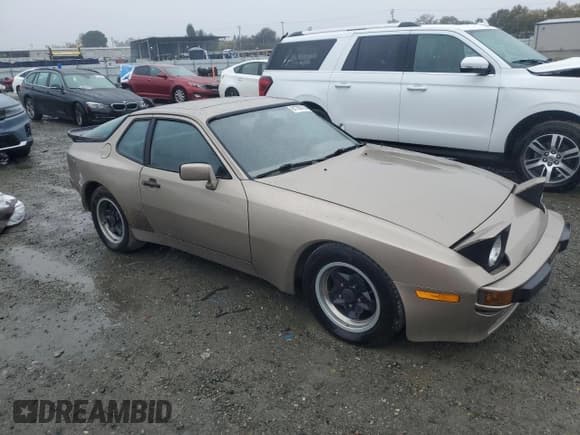 ✅ 1983 Porsche 944 • VIN: WP0AA0947DN465231 • Лот: 91700735. Опубликован ранее на Copart с пробегом 58 579 миль. Бесплатный доступ к архиву аукционных продаж из США и подробный отчёт об истории автомобиля на DreamBid. Изображение 4.