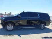 ✅ 2021 Chevrolet Suburban LT • VIN: 1GNSKCKD9MR263360 • Lot: 42205517. Wystawiony na IAAI z przebiegiem 127 733 mil. Bezpłatny archiwum sprzedaży aukcyjnych z USA i szczegółowy raport historii pojazdu na DreamBid. Zdjęcie 15.