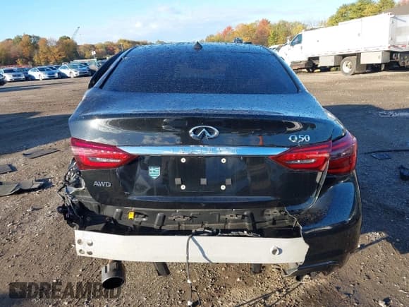 ✅ 2018 Infiniti Q50 Luxe • VIN: JN1EV7AR6JM432084 • Lot: 43517948. Listed on IAAI with 97,565 mi. Free auction sales archive from the USA and detailed vehicle history report at DreamBid. Image 16.