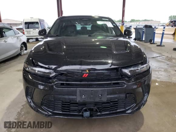 2024 Dodge Hornet R/T z VIN ZACPDFCW3R3A27407, wystawiony jako Copart lot #55059065 z przebiegiem 20 754 mil mil oraz Szkoda całkowita • Salvage title. Historia ofert i sprzedaży dostępna na DreamBid. Obrazek 5.