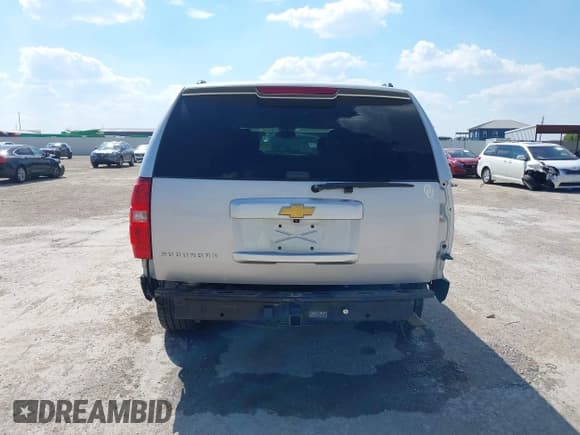 ✅ 2014 Chevrolet Suburban LTZ • VIN: 1GNSCKE06ER107262 • Lot: 43301081. Wystawiony na IAAI z przebiegiem 122 888 mil. Bezpłatny archiwum sprzedaży aukcyjnych z USA i szczegółowy raport historii pojazdu na DreamBid. Zdjęcie 16.
