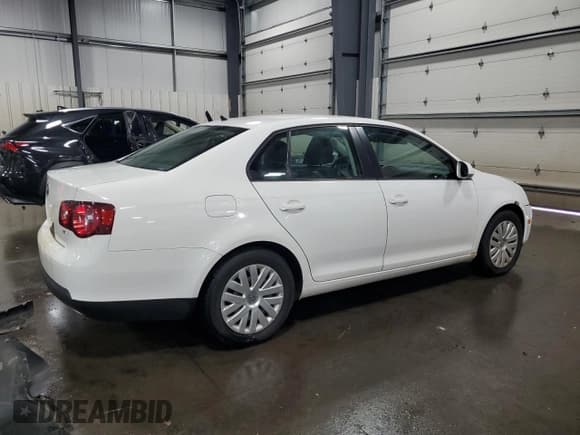 ✅ 2010 Volkswagen Jetta S • VIN: 3VWJZ7AJ2AM003939 • Лот: 64575465. Опубликован ранее на Copart с пробегом 194 688 миль. Бесплатный доступ к архиву аукционных продаж из США и подробный отчёт об истории автомобиля на DreamBid. Изображение 3.