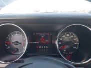 ✅ 2017 Ford Mustang V6 • VIN: 1FA6P8AM4H5266535 • Lot: 43021985. Wystawiony na IAAI z przebiegiem 93 969 mil. Bezpłatny archiwum sprzedaży aukcyjnych z USA i szczegółowy raport historii pojazdu na DreamBid. Zdjęcie 7.