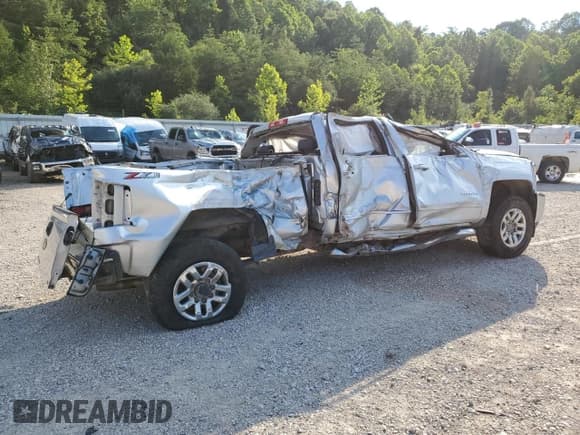 ✅ 2018 Chevrolet Silverado 2500HD LT • VIN: 1GC1KVEG1JF166981 • Lot: 61758485. Wystawiony na Copart z przebiegiem Nie podano. Bezpłatny archiwum sprzedaży aukcyjnych z USA i szczegółowy raport historii pojazdu na DreamBid. Zdjęcie 3.