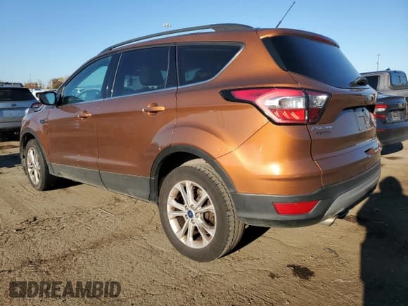 ✅ 2017 Ford Escape SE • VIN: 1FMCU0GDXHUD62993 • Lot: 90548795. Wystawiony na Copart z przebiegiem 93 913 mil. Bezpłatny archiwum sprzedaży aukcyjnych z USA i szczegółowy raport historii pojazdu na DreamBid. Zdjęcie 2.