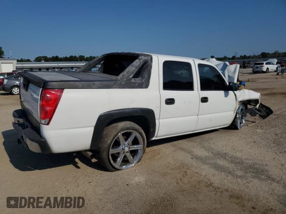 ✅ 2004 Chevrolet Avalanche Z66 • VIN: 3GNEC12T94G330254 • Lot: 71561665. Wystawiony na Copart z przebiegiem 284 823 mil. Bezpłatny archiwum sprzedaży aukcyjnych z USA i szczegółowy raport historii pojazdu na DreamBid. Zdjęcie 3.