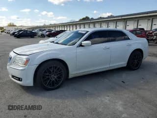 ✅ 2013 Chrysler 300 • VIN: 2C3CCARG2DH533452 • Lot: 90993645. Wystawiony na Copart z przebiegiem 289 976 mil. Bezpłatny archiwum sprzedaży aukcyjnych z USA i szczegółowy raport historii pojazdu na DreamBid. Zdjęcie 1.