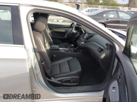 ✅ 2016 Chevrolet Impala LT • VIN: 2G1105SA8G9166864 • Lot: 43426153. Wystawiony na IAAI z przebiegiem 159 072 mil. Bezpłatny archiwum sprzedaży aukcyjnych z USA i szczegółowy raport historii pojazdu na DreamBid. Zdjęcie 5.