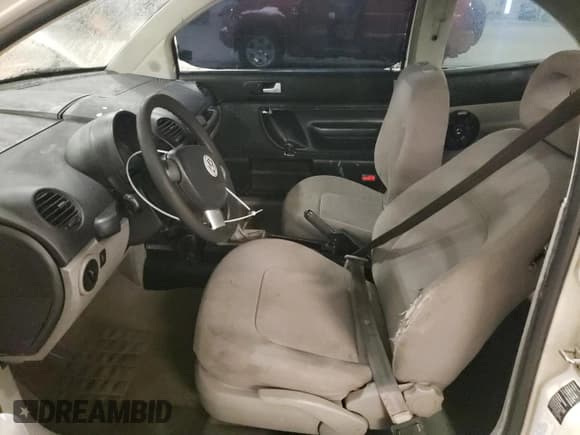 ✅ 1998 Volkswagen Beetle • VIN: 3VWBB61CXWM001027 • Лот: 88558385. Опубликован ранее на Copart с пробегом 211 666 миль. Бесплатный доступ к архиву аукционных продаж из США и подробный отчёт об истории автомобиля на DreamBid. Изображение 7.