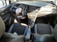 ✅ 2017 Buick Encore Preferred • VIN: KL4CJASB6HB103626 • Lot: 89525145. Wystawiony na Copart z przebiegiem 118 145 mil. Bezpłatny archiwum sprzedaży aukcyjnych z USA i szczegółowy raport historii pojazdu na DreamBid. Zdjęcie 8.