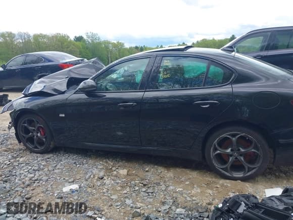 ✅ 2018 Alfa Romeo Giulia Ti Sport • VIN: ZARFAEEN5J7597346 • Лот: 42144332. Опубликован ранее на IAAI с пробегом Не указан. Бесплатный доступ к архиву аукционных продаж из США и подробный отчёт об истории автомобиля на DreamBid. Изображение 15.