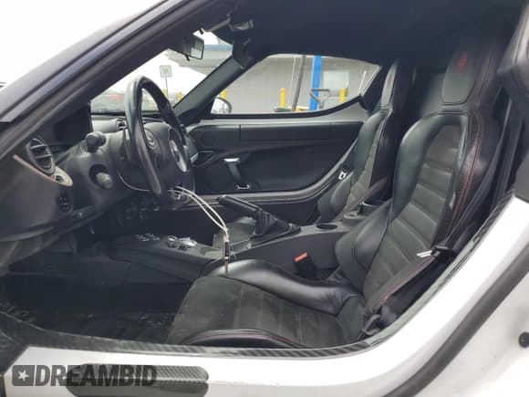 ✅ 2017 Alfa Romeo 4C • VIN: ZARBAAA48HM245037 • Lot: 54715475. Wystawiony na Copart z przebiegiem 72 650 mil. Bezpłatny archiwum sprzedaży aukcyjnych z USA i szczegółowy raport historii pojazdu na DreamBid. Zdjęcie 7.