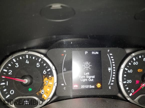 ✅ 2016 Jeep Renegade Latitude • VIN: ZACCJBBT6GPE38166 • Lot: 82670465. Listed on Copart with 201,213 mi. Free auction sales archive from the USA and detailed vehicle history report at DreamBid. Image 9.