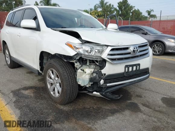✅ 2012 Toyota Highlander SE • VIN: 5TDZK3EHXCS051833 • Lot: 43630436. Listed on IAAI with 177,066 mi. Free auction sales archive from the USA and detailed vehicle history report at DreamBid. Image 6.