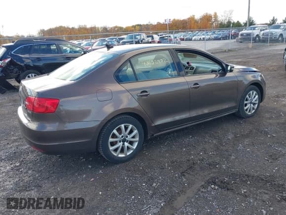 ✅ 2011 Volkswagen Jetta SE • VIN: 3VWDZ7AJ9BM396594 • Лот: 41229668. Опубликован ранее на IAAI с пробегом 168 282 миль. Бесплатный доступ к архиву аукционных продаж из США и подробный отчёт об истории автомобиля на DreamBid. Изображение 4.