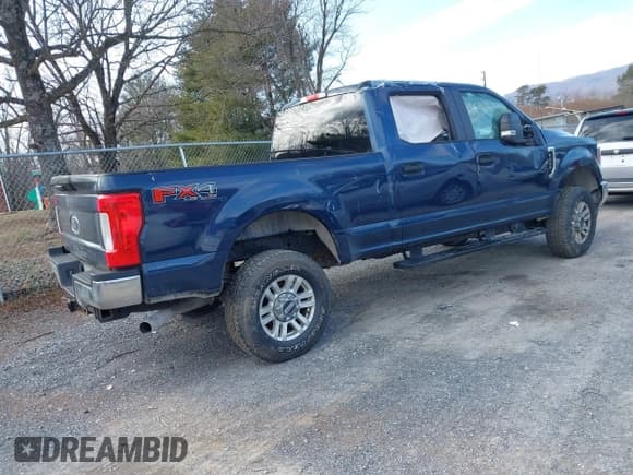 ✅ 2018 Ford F-250 XL • VIN: 1FT7W2B62JEB80712 • Lot: 41593737. Listed on IAAI with 118,231 mi. Free auction sales archive from the USA and detailed vehicle history report at DreamBid. Image 4.