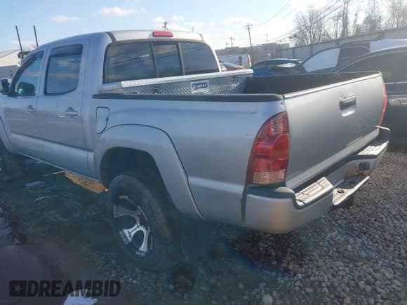 ✅ 2006 Toyota Tacoma PreRunner • VIN: 5TEJU62NX6Z273072 • Lot: 41236616. Listed on IAAI with 338,011 mi. Free auction sales archive from the USA and detailed vehicle history report at DreamBid. Image 3.
