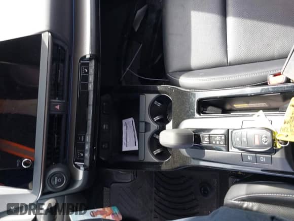 2023 Toyota Prius LE z VIN JTDACAAUXP3006206, wystawiony jako IAAI lot #42047362 z przebiegiem 36 206 mil mil oraz . Historia ofert i sprzedaży dostępna na DreamBid. Obrazek 11.