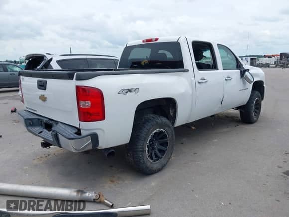 2009 Chevrolet Silverado 1500 LS with VIN 3GCEK13C99G126135, listed as a IAAI auction lot 42794456 with 174,551 mi miles and . Bid and sale history available at DreamBid. Image 4.