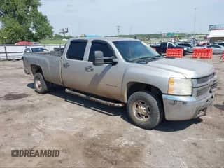 2007 Chevrolet Silverado 2500HD 1LT z VIN 1GCHK23697F554864, wystawiony jako IAAI lot #41012105 z przebiegiem 282 817 mil mil oraz . Historia ofert i sprzedaży dostępna na DreamBid. Obrazek 1.