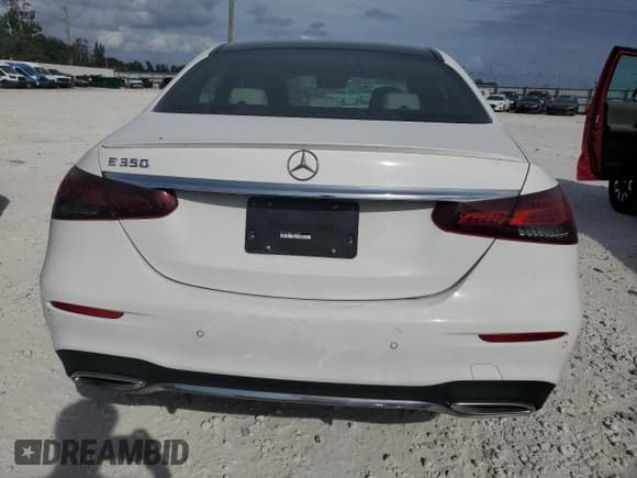 ✅ 2021 Mercedes-Benz E 350 • VIN: W1KZF8DB8MB005558 • Lot: 79322553. Wystawiony na Copart z przebiegiem 22 026 mil. Bezpłatny archiwum sprzedaży aukcyjnych z USA i szczegółowy raport historii pojazdu na DreamBid. Zdjęcie 6.