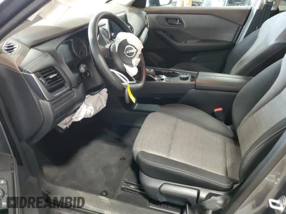 ✅ 2022 Nissan Rogue S • VIN: 5N1BT3AB6NC705890 • Lot: 61805185. Wystawiony na Copart z przebiegiem 21 154 mil. Bezpłatny archiwum sprzedaży aukcyjnych z USA i szczegółowy raport historii pojazdu na DreamBid. Zdjęcie 7.