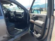 ✅ 2020 Chevrolet Silverado 1500 RST • VIN: 1GCRYEED7LZ266933 • Lot: 42107288. Wystawiony na IAAI z przebiegiem 133 635 mil. Bezpłatny archiwum sprzedaży aukcyjnych z USA i szczegółowy raport historii pojazdu na DreamBid. Zdjęcie 5.