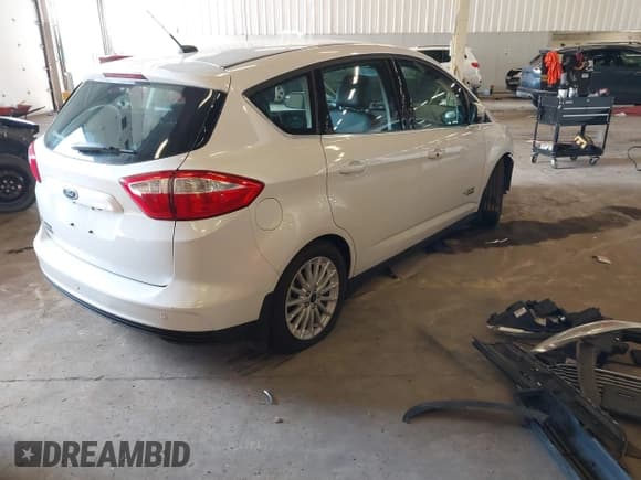 ✅ 2016 Ford C-Max SEL • VIN: 1FADP5CU2GL110832 • Lot: 41764729. Wystawiony na IAAI z przebiegiem 119 724 mil. Bezpłatny archiwum sprzedaży aukcyjnych z USA i szczegółowy raport historii pojazdu na DreamBid. Zdjęcie 4.