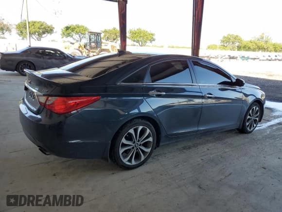 ✅ 2013 Hyundai Sonata SE • VIN: 5NPEC4AB9DH794171 • Lot: 90731365. Listed on Copart with 126,225 mi. Free auction sales archive from the USA and detailed vehicle history report at DreamBid. Image 3.