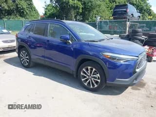 ✅ 2024 Toyota Corolla Cross XLE • VIN: 7MUDAABG8RV088326 • Lot: 42930724. Wystawiony na IAAI z przebiegiem 57 371 mil. Bezpłatny archiwum sprzedaży aukcyjnych z USA i szczegółowy raport historii pojazdu na DreamBid. Zdjęcie 1.