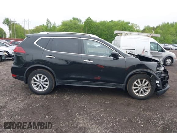 ✅ 2020 Nissan Rogue SV • VIN: JN8AT2MV3LW144533 • Lot: 42225629. Wystawiony na IAAI z przebiegiem 22 151 mil. Bezpłatny archiwum sprzedaży aukcyjnych z USA i szczegółowy raport historii pojazdu na DreamBid. Zdjęcie 13.