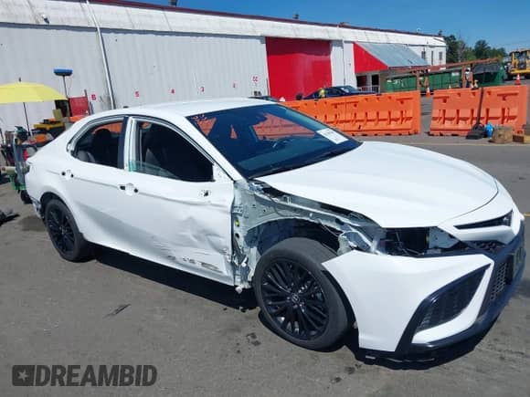 2022 Toyota Camry SE z VIN 4T1G11AK5NU075077, wystawiony jako IAAI lot #42359500 z przebiegiem 35 938 mil mil oraz . Historia ofert i sprzedaży dostępna na DreamBid. Obrazek 18.