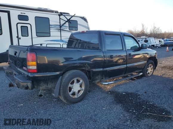 ✅ 2005 GMC Sierra Denali • VIN: 2GTEK63NX51150512 • Лот: 86440394. Опубликован ранее на Copart с пробегом 123 268 миль. Бесплатный доступ к архиву аукционных продаж из США и подробный отчёт об истории автомобиля на DreamBid. Изображение 3.