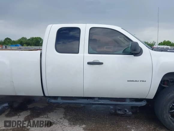✅ 2013 Chevrolet Silverado 2500HD Work Truck • VIN: 1GC2KVCG3DZ291362 • Lot: 42687033. Wystawiony na IAAI z przebiegiem 324 162 mil. Bezpłatny archiwum sprzedaży aukcyjnych z USA i szczegółowy raport historii pojazdu na DreamBid. Zdjęcie 13.