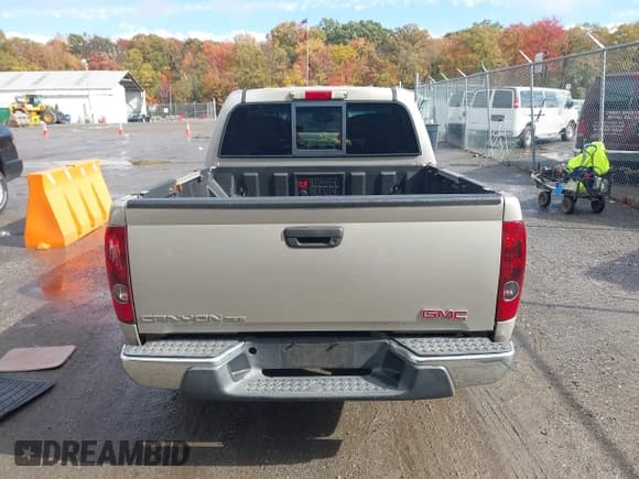 ✅ 2004 GMC Canyon 1SB SLE Z85 • VIN: 1GTDT136348137245 • Lot: 43536737. Listed on IAAI with 215,330 mi. Free auction sales archive from the USA and detailed vehicle history report at DreamBid. Image 16.