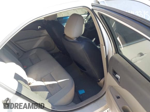 ✅ 2010 Ford Fusion SE • VIN: 3FAHP0HA9AR378062 • Lot: 43463315. Wystawiony na IAAI z przebiegiem 332 242 mil. Bezpłatny archiwum sprzedaży aukcyjnych z USA i szczegółowy raport historii pojazdu na DreamBid. Zdjęcie 8.